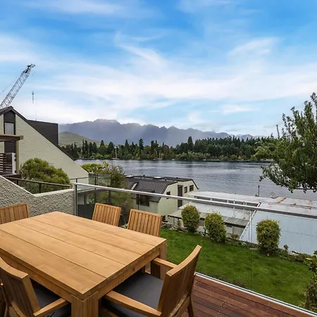 Lodges 6 - Lake Views And Close To Town